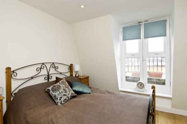 Image of 3 bedroom Detached house to rent in Royal Duchess Mews London SW12 at Royal Duchess Mews  London, SW12 9SB