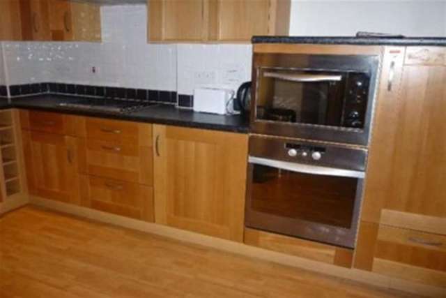  Image of 3 bedroom Flat to rent in Westfield Terrace Sheffield S1 at Sheffield, S1 4GD