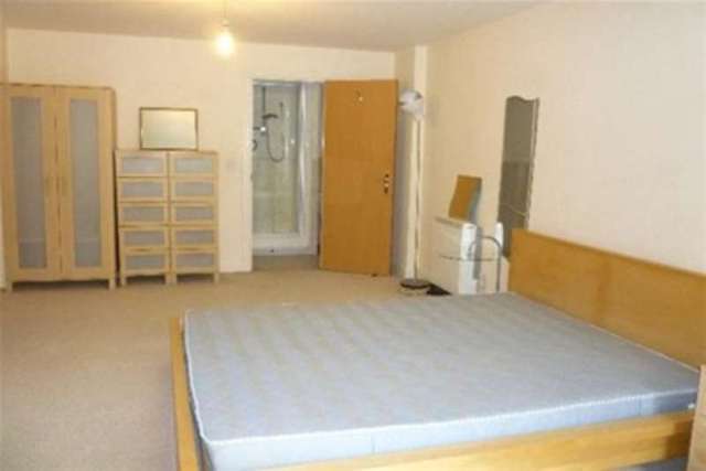  Image of 3 bedroom Flat to rent in Westfield Terrace Sheffield S1 at Sheffield, S1 4GD