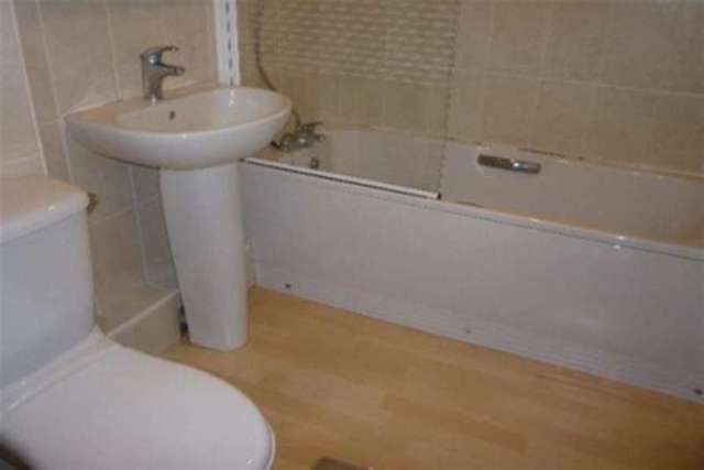  Image of 3 bedroom Flat to rent in Westfield Terrace Sheffield S1 at Sheffield, S1 4GD