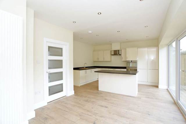  Image of 3 bedroom Flat to rent in Rubislaw Park Crescent Aberdeen AB15 at West End Aberdeen Aberdeen, AB15 8BT