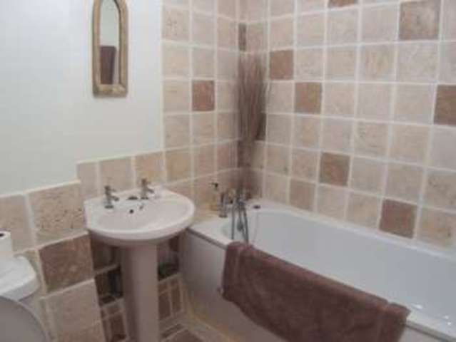 Image of 1 bedroom Flat to rent in Rushburn Wooburn Green High Wycombe HP10 at Rushburn  Wooburn Green, HP10 0BW