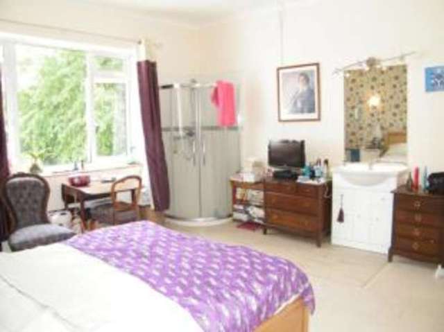  Image of 2 bedroom Flat for sale in Salisbury Road Winkton Christchurch BH23 at Salisbury Road Christchurch Winkton, BH23 7AR