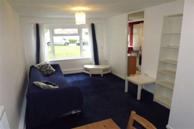  Image of 1 bedroom Flat to rent in Scotts Court Sand Hill Farnborough GU14 at Farnborough, GU14 8HU