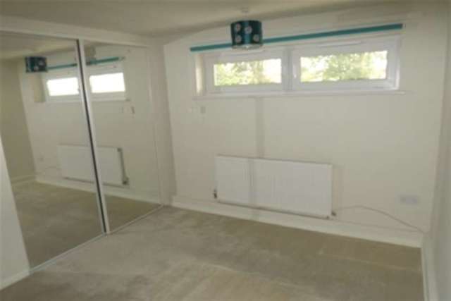  Image of 1 bedroom Flat to rent in Scotts Court Sand Hill Farnborough GU14 at Farnborough, GU14 8HU