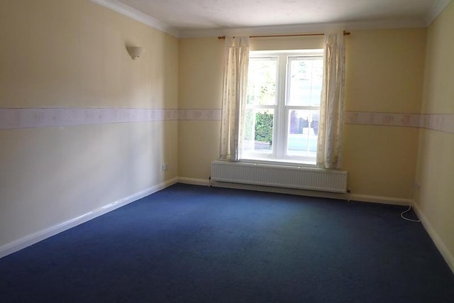  Image of 1 bedroom Flat to rent in Meade Court Walton on the Hill Tadworth KT20 at Sandhills Meade Court Walton on the Hill, KT20 7PJ