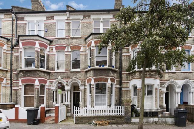  Image of 1 bedroom Flat to rent in Sandmere Road London SW4 at Sandmere Road  London, SW4 7PS