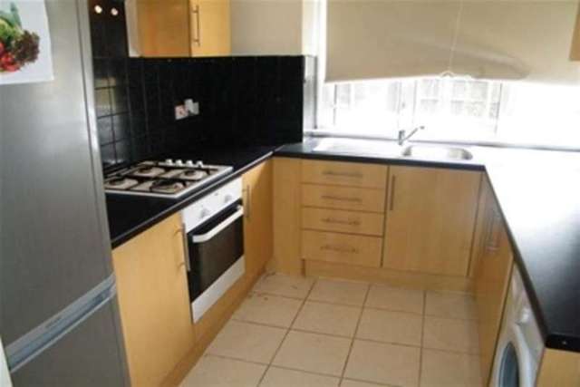  Image of 3 bedroom Maisonette to rent in Saxton Close London SE13 at London, SE13 5EQ