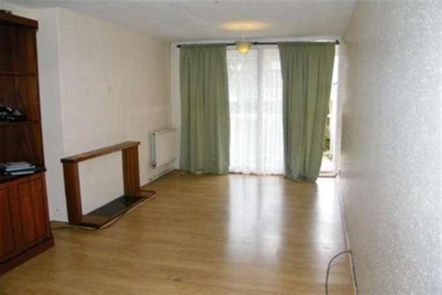  Image of 3 bedroom Maisonette to rent in Saxton Close London SE13 at London, SE13 5EQ