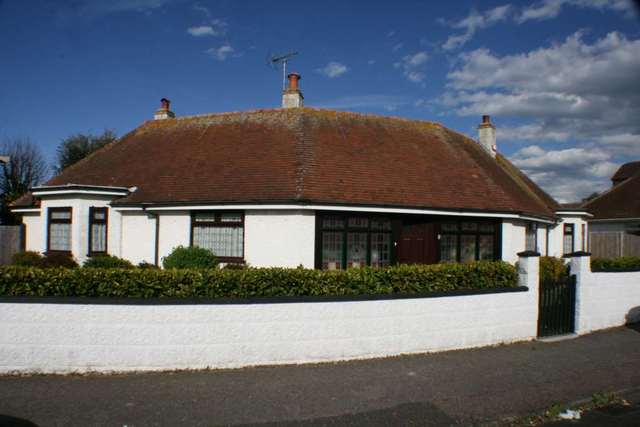  Image of 3 bedroom Bungalow for sale in Sea View Avenue Birchington CT7 at Sea View Avenue Minnis Bay Birchington, CT7 9LU