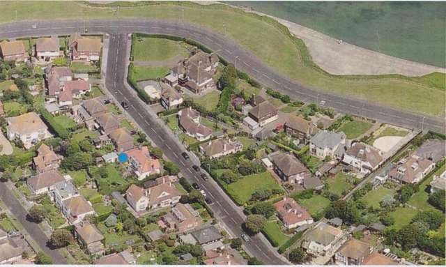  Image of 3 bedroom Bungalow for sale in Sea View Avenue Birchington CT7 at Sea View Avenue Minnis Bay Birchington, CT7 9LU