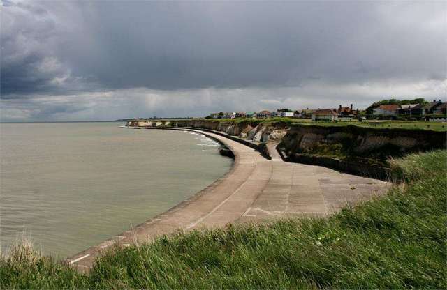  Image of 3 bedroom Bungalow for sale in Sea View Avenue Birchington CT7 at Sea View Avenue Minnis Bay Birchington, CT7 9LU