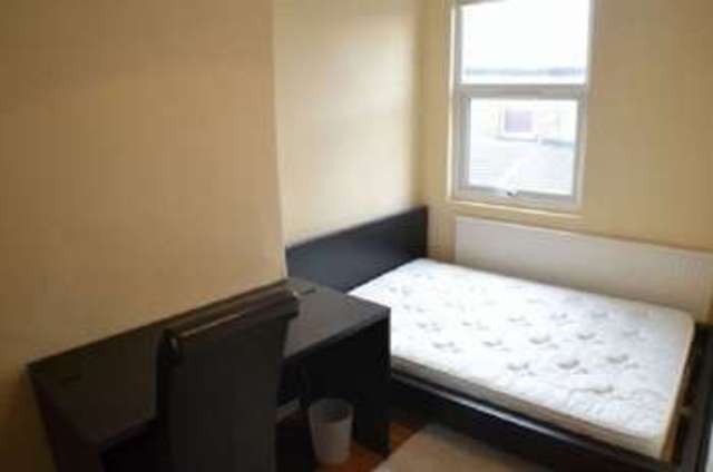  Image of 4 bedroom Terraced house to rent in Seaman Road Wavertree Liverpool L15 at Seaman Road  Liverpool, L15 3HZ