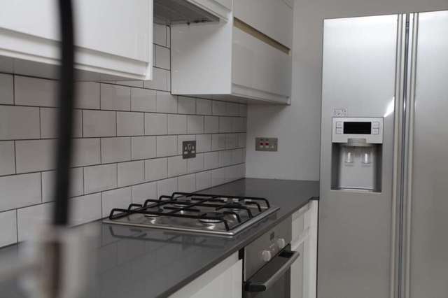  Image of 3 bedroom Flat to rent in Shacklewell Lane London E8 at Hackney Hackney London, E8 2EB