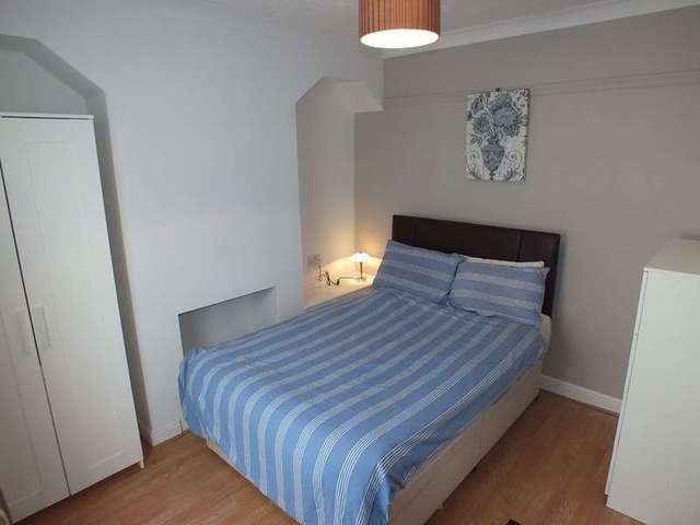  Image of 1 bedroom Detached house to rent in Shaftesbury Road Reading RG30 at Reading Berkshire Tilehurst, RG30 2QR