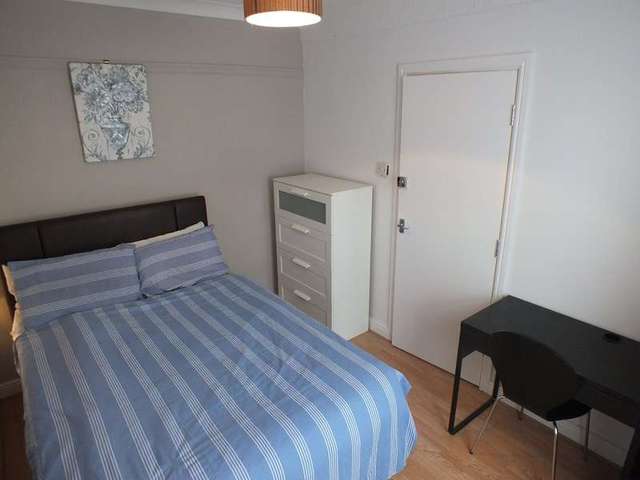  Image of 1 bedroom Detached house to rent in Shaftesbury Road Reading RG30 at Reading Berkshire Tilehurst, RG30 2QR