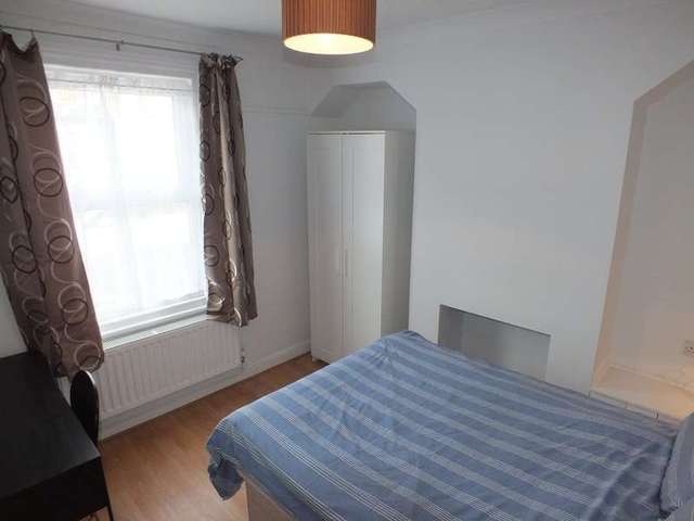  Image of 1 bedroom Detached house to rent in Shaftesbury Road Reading RG30 at Reading Berkshire Tilehurst, RG30 2QR