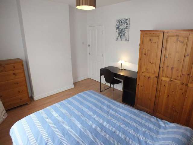  Image of 1 bedroom Detached house to rent in Shaftesbury Road Reading RG30 at Reading Berkshire Tilehurst, RG30 2QR