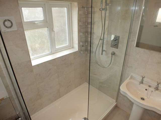  Image of 1 bedroom Detached house to rent in Shaftesbury Road Reading RG30 at Reading Berkshire Tilehurst, RG30 2QR