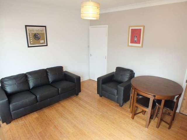  Image of 1 bedroom Detached house to rent in Shaftesbury Road Reading RG30 at Reading Berkshire Tilehurst, RG30 2QR