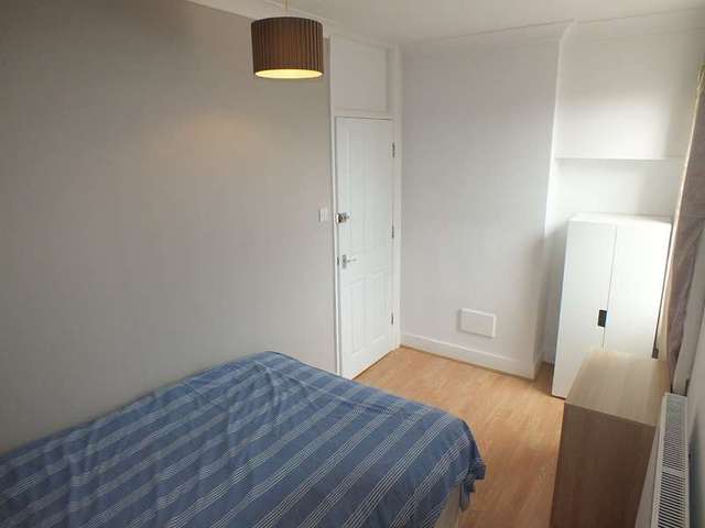  Image of 1 bedroom Detached house to rent in Shaftesbury Road Reading RG30 at Reading Berkshire Tilehurst, RG30 2QR