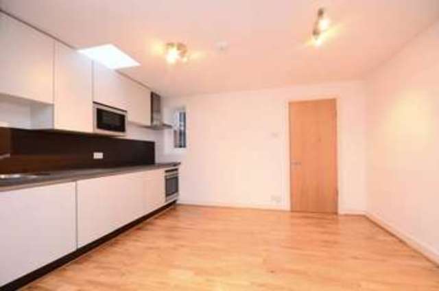  Image of 2 bedroom Flat to rent in Shepherds Bush Road London W6 at Shepherds Bush W6 7PD Shepherds Bush, W6 7PD