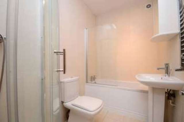  Image of 2 bedroom Flat to rent in Shepherds Bush Road London W6 at Shepherds Bush W6 7PD Shepherds Bush, W6 7PD