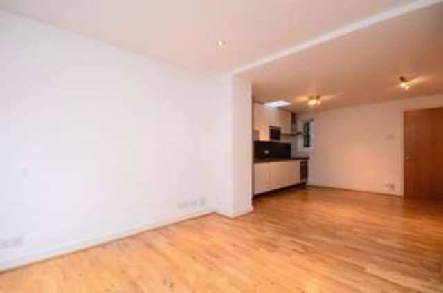  Image of 2 bedroom Flat to rent in Shepherds Bush Road London W6 at Shepherds Bush W6 7PD Shepherds Bush, W6 7PD