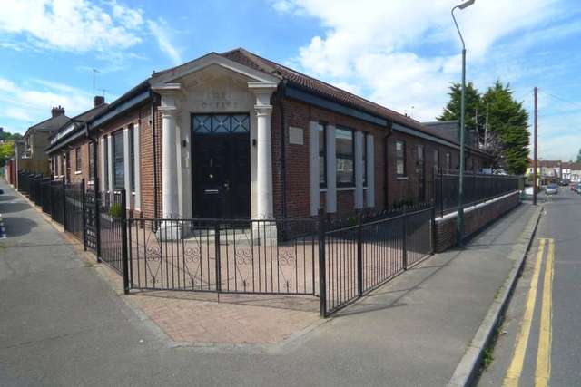  Image of 1 bedroom Mews to rent in Sheridan Road Belvedere DA17 at Sheridan Road  Belvedere, DA17 5AR