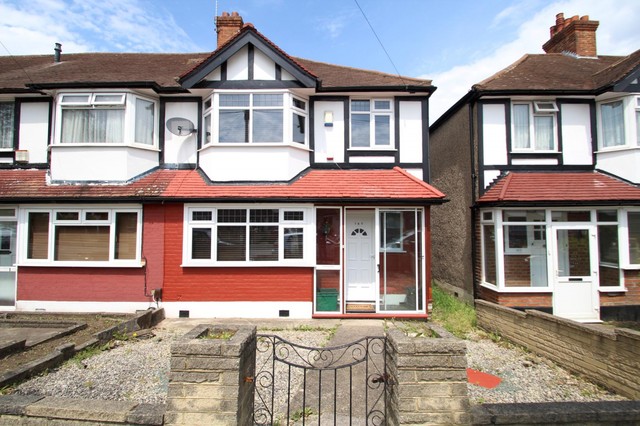  Image of 3 bedroom Detached house to rent in Sherwood Park Road Mitcham CR4 at Mitcham, CR4 1NJ