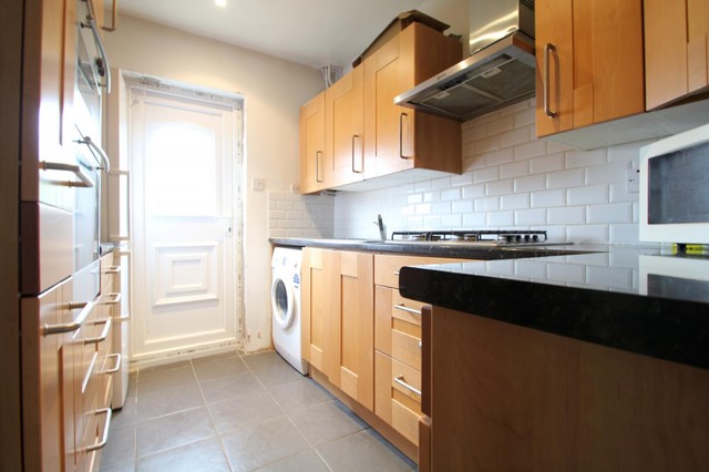  Image of 3 bedroom Detached house to rent in Sherwood Park Road Mitcham CR4 at Mitcham, CR4 1NJ