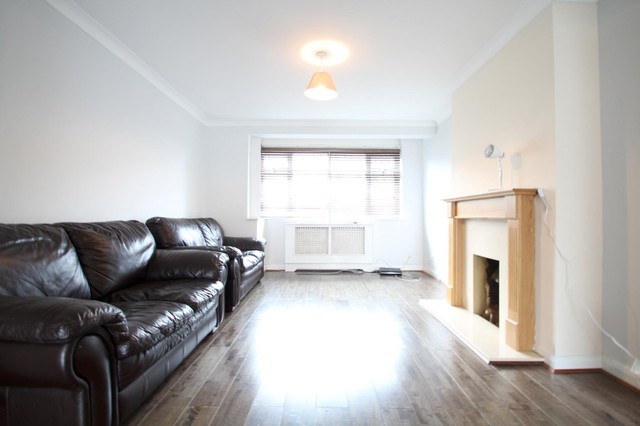  Image of 3 bedroom Detached house to rent in Sherwood Park Road Mitcham CR4 at Mitcham, CR4 1NJ
