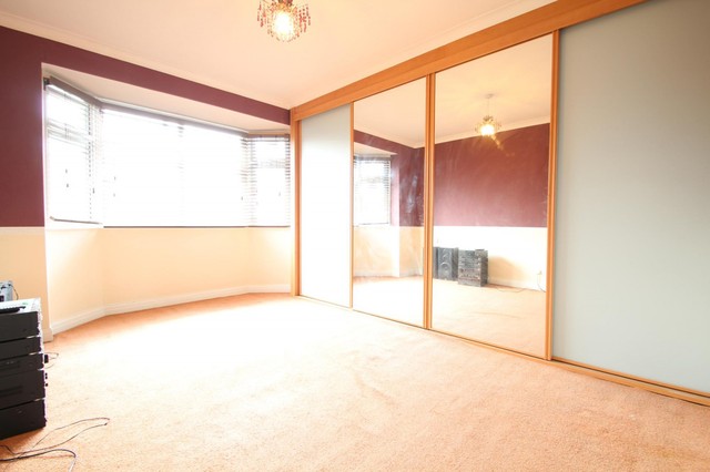  Image of 3 bedroom Detached house to rent in Sherwood Park Road Mitcham CR4 at Mitcham, CR4 1NJ