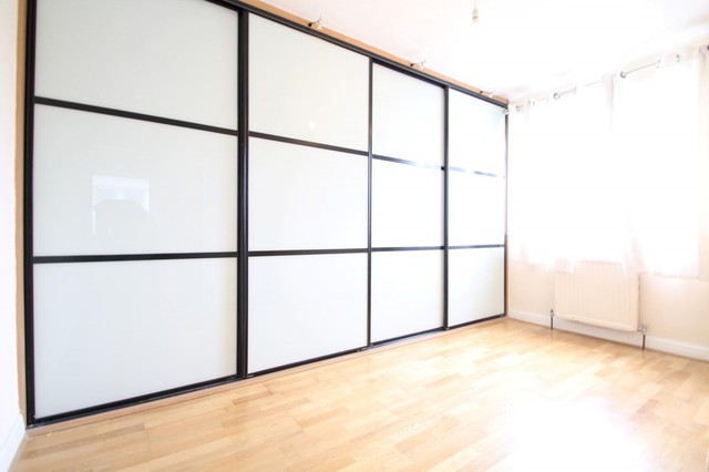  Image of 3 bedroom Detached house to rent in Sherwood Park Road Mitcham CR4 at Mitcham, CR4 1NJ