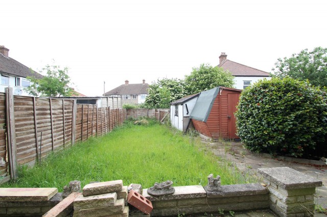  Image of 3 bedroom Detached house to rent in Sherwood Park Road Mitcham CR4 at Mitcham, CR4 1NJ