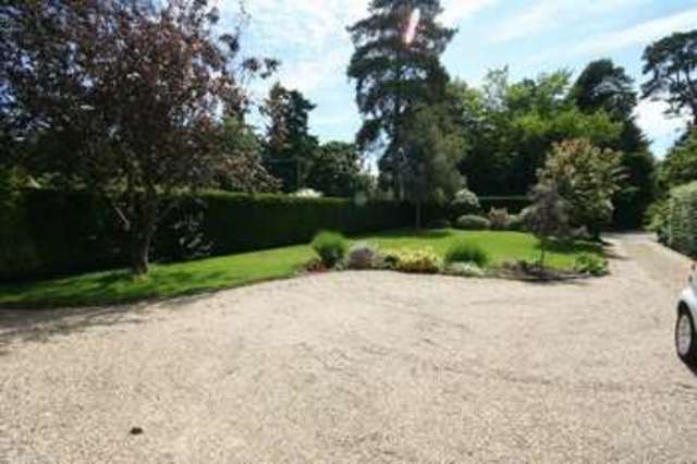  Image of 3 bedroom Detached house for sale in Shortheath Road Farnham GU9 at Shortheath Road  Farnham, GU9 8SL