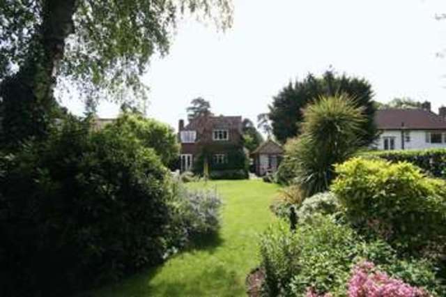  Image of 3 bedroom Detached house for sale in Shortheath Road Farnham GU9 at Shortheath Road  Farnham, GU9 8SL