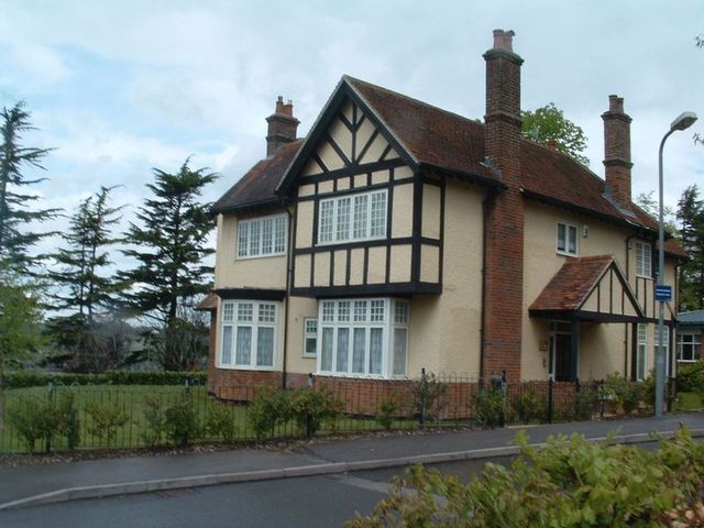  Image of 2 bedroom Flat to rent in Shrubbery Close High Wycombe HP13 at Shrubbery Close  High Wycombe, HP13 6FY