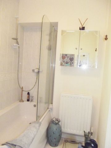  Image of 2 bedroom Flat to rent in Shrubbery Close High Wycombe HP13 at Shrubbery Close  High Wycombe, HP13 6FY