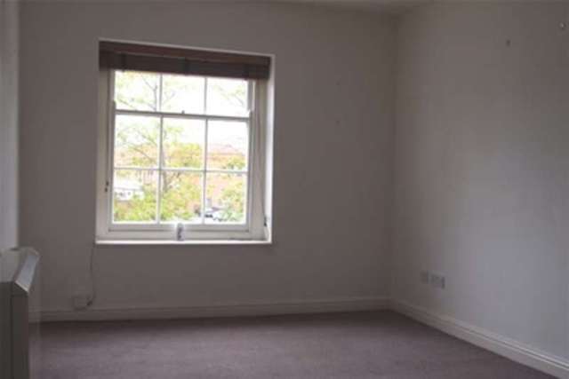  Image of 1 bedroom Flat to rent in Silver Street Taunton TA1 at Taunton, TA1 3DH
