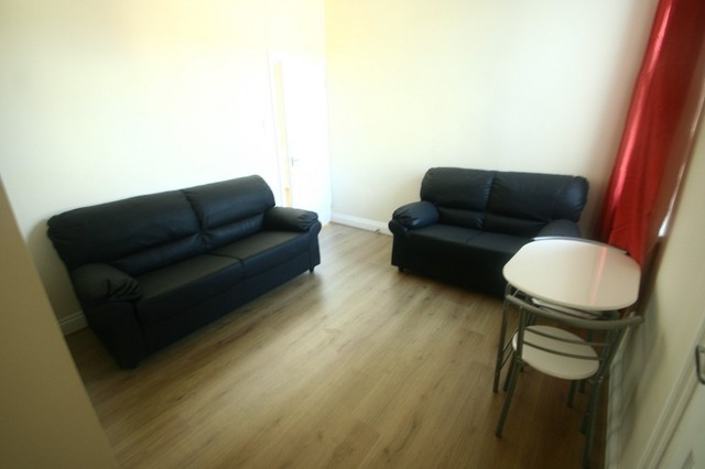  Image of 3 bedroom Flat Share to rent in Simonside Terrace Heaton Newcastle upon Tyne NE6 at Simonside Terrace Heaton Newcastle Upon Tyne, NE6 5DR