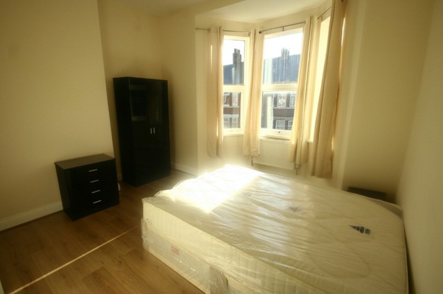  Image of 3 bedroom Flat Share to rent in Simonside Terrace Heaton Newcastle upon Tyne NE6 at Simonside Terrace Heaton Newcastle Upon Tyne, NE6 5DR