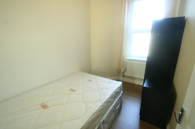  Image of 3 bedroom Flat Share to rent in Simonside Terrace Heaton Newcastle upon Tyne NE6 at Simonside Terrace Heaton Newcastle Upon Tyne, NE6 5DR