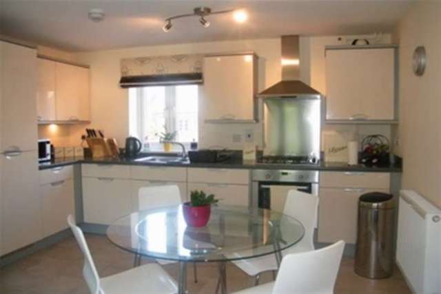  Image of 2 bedroom Flat to rent in Sinclair Drive Basingstoke RG21 at Basingstoke, RG21 6AE
