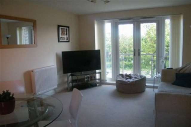  Image of 2 bedroom Flat to rent in Sinclair Drive Basingstoke RG21 at Basingstoke, RG21 6AE