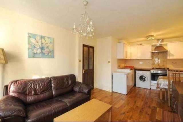  Image of Studio flat to rent in Sinclair Gardens London W14 at Sinclair Gardens Kensington London, W14 0AT