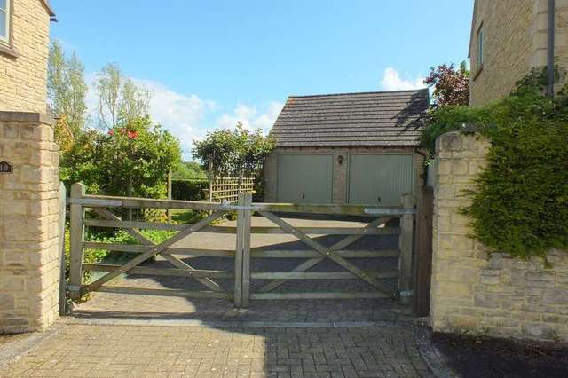  Image of 4 bedroom Detached house for sale in Kingfisher Place South Cerney Cirencester GL7 at South Cerney  Gloucestershire, GL7 5TG