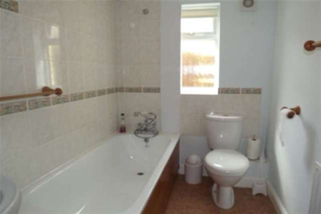  Image of 3 bedroom Bungalow to rent in Garden Court South Chard Chard TA20 at Chard, TA20 2QX