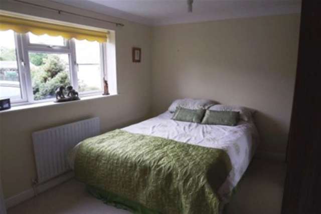  Image of 3 bedroom Bungalow to rent in Garden Court South Chard Chard TA20 at Chard, TA20 2QX