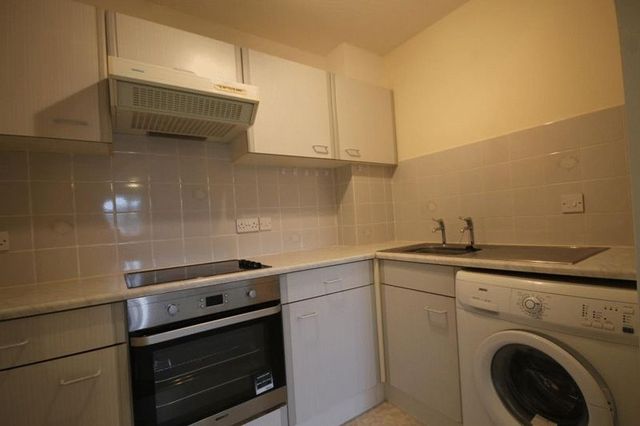  Image of 1 bedroom Retirement Property for sale in Bartholemew Court South Street Dorking RH4 at South Street Dorking, RH4 2EN